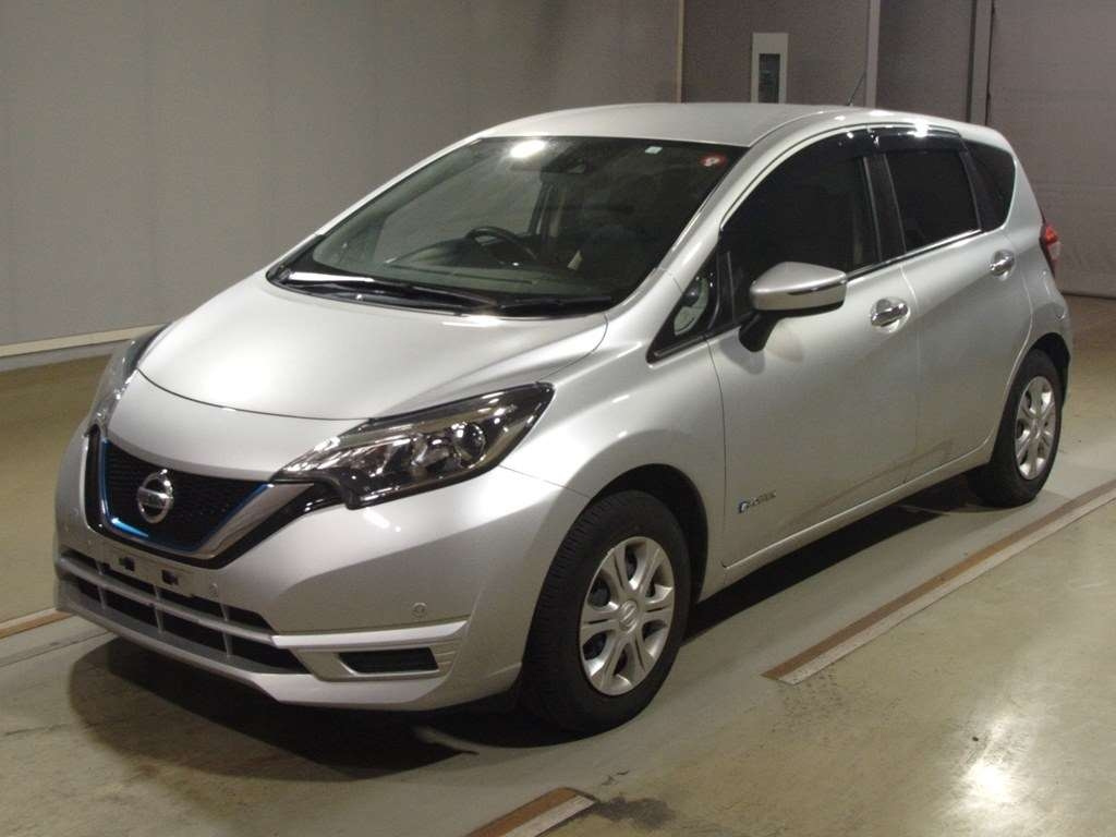 Nissan Note 2018. Nissan Note кузов e12. Ниссан ноут 2016 серебристый.