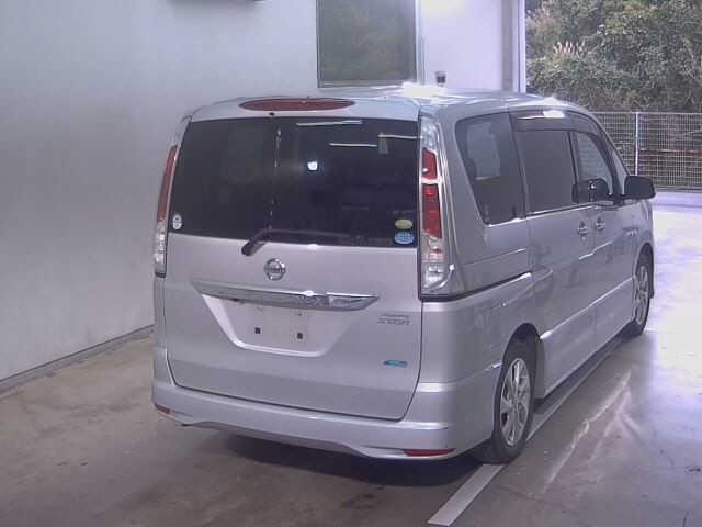 Nissan Serena 2011