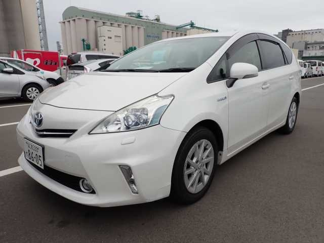 Toyota Prius Alpha 2013