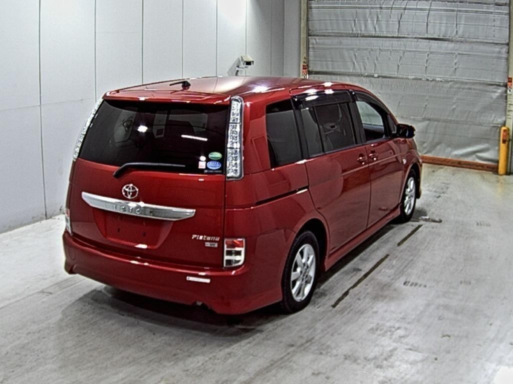 Toyota Isis Platana