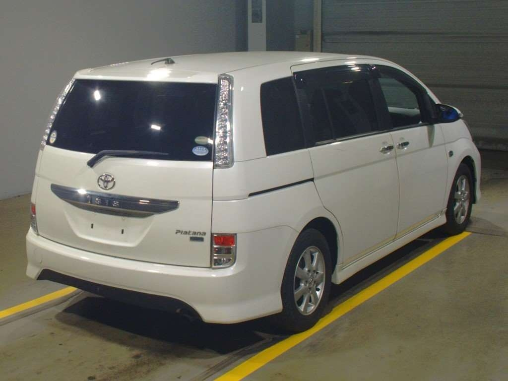 Toyota Isis Platana 2011