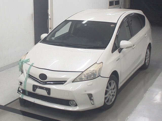 Toyota Prius Alpha 2012