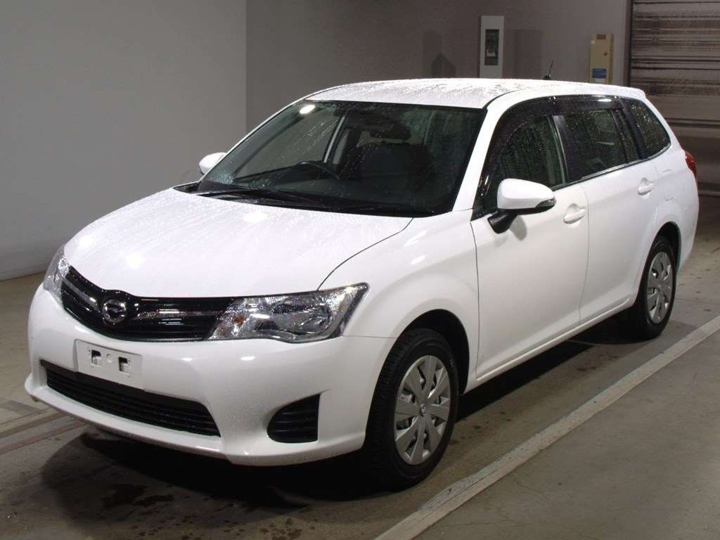 Toyota Corolla Fielder 2014 гибрид