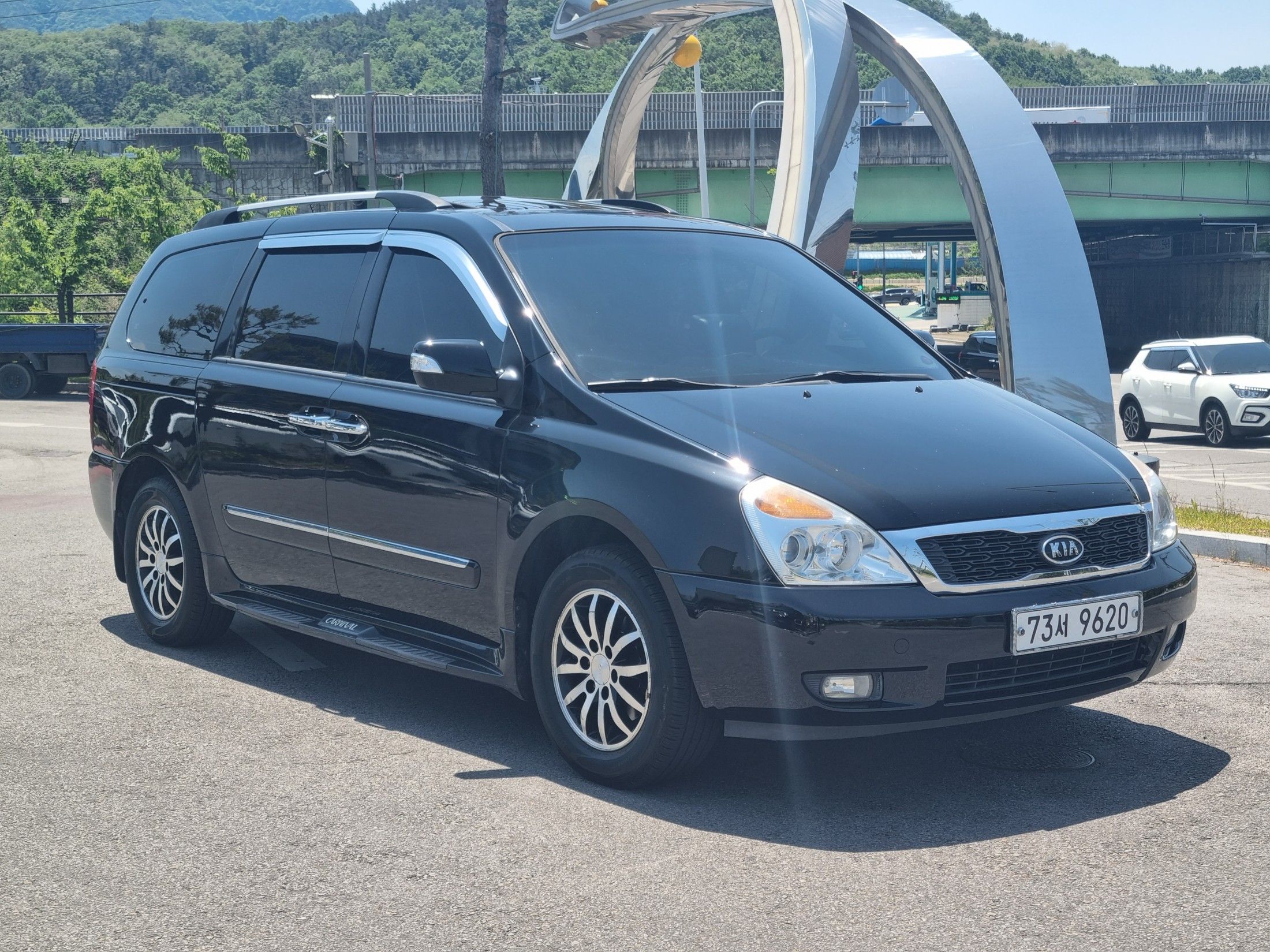 Kia Grand Carnival 2012